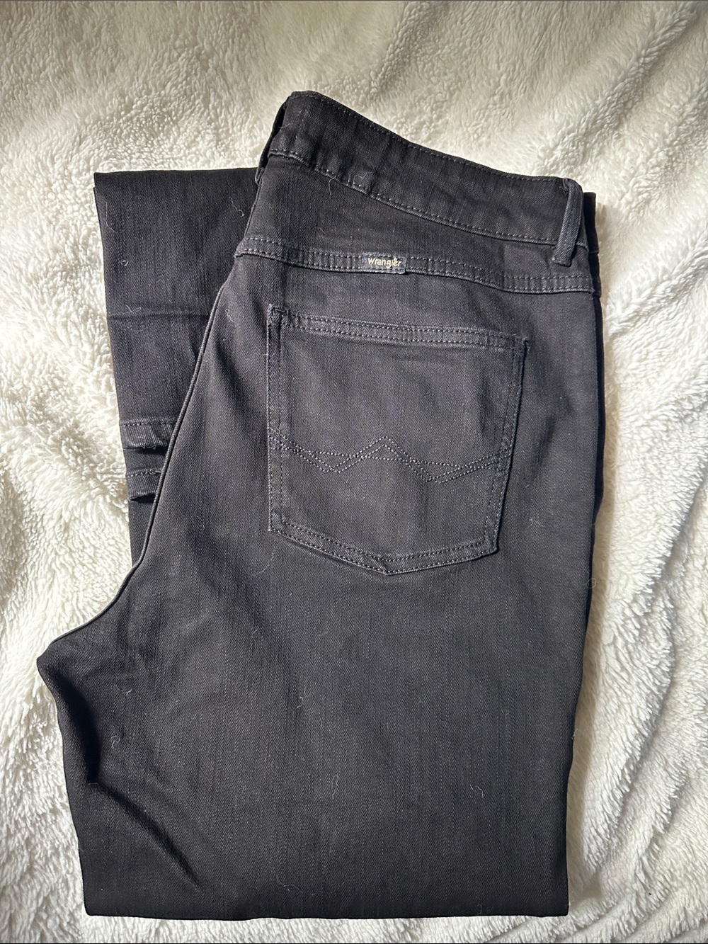 Wrangler Women’s Black Slim Straight Jeans